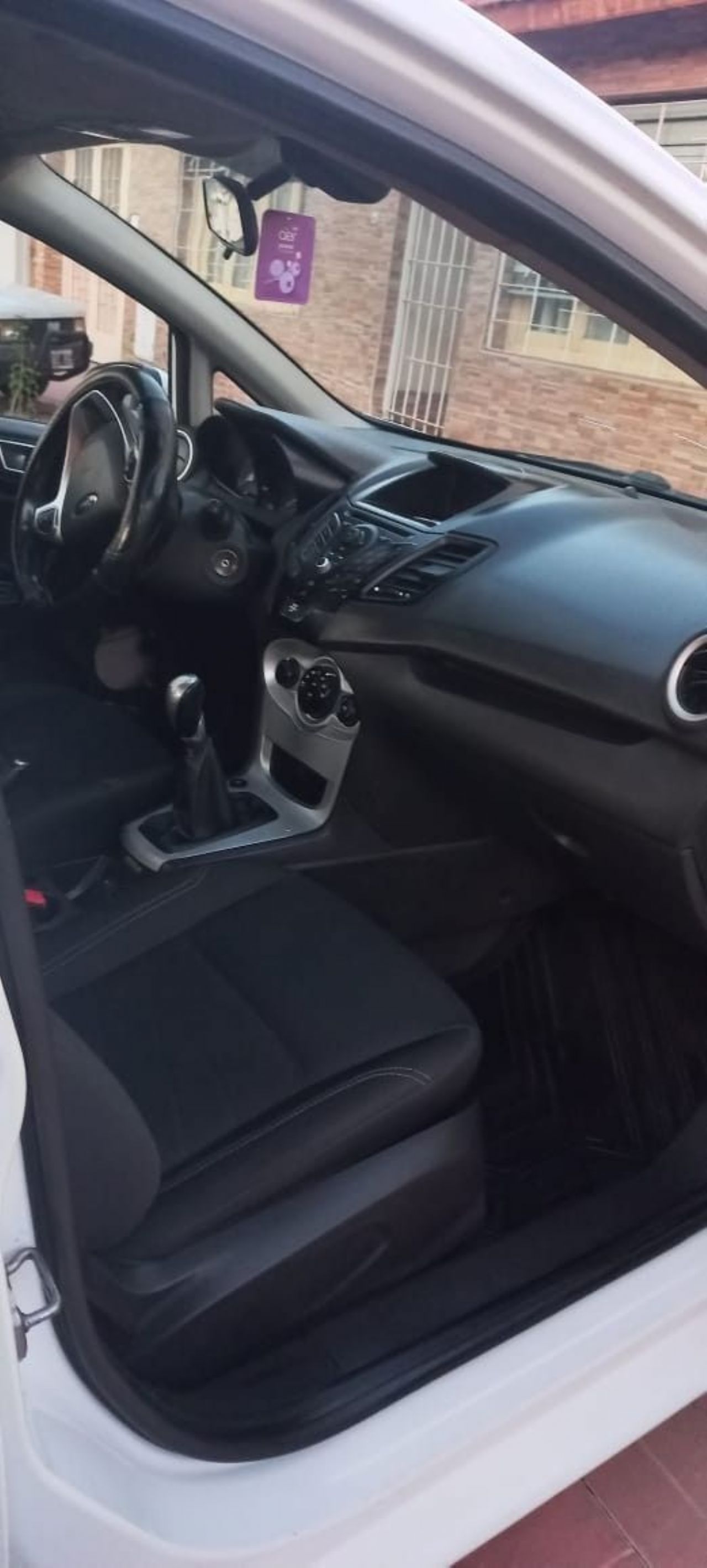 Ford Fiesta KD Usado en Mendoza, deRuedas