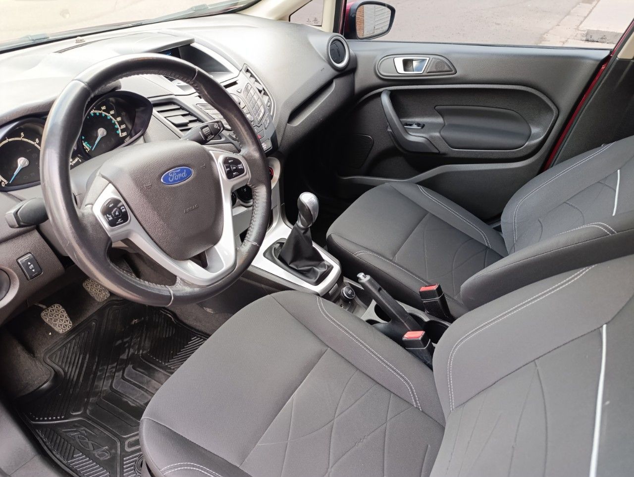 Ford Fiesta KD Usado Financiado en Mendoza, deRuedas