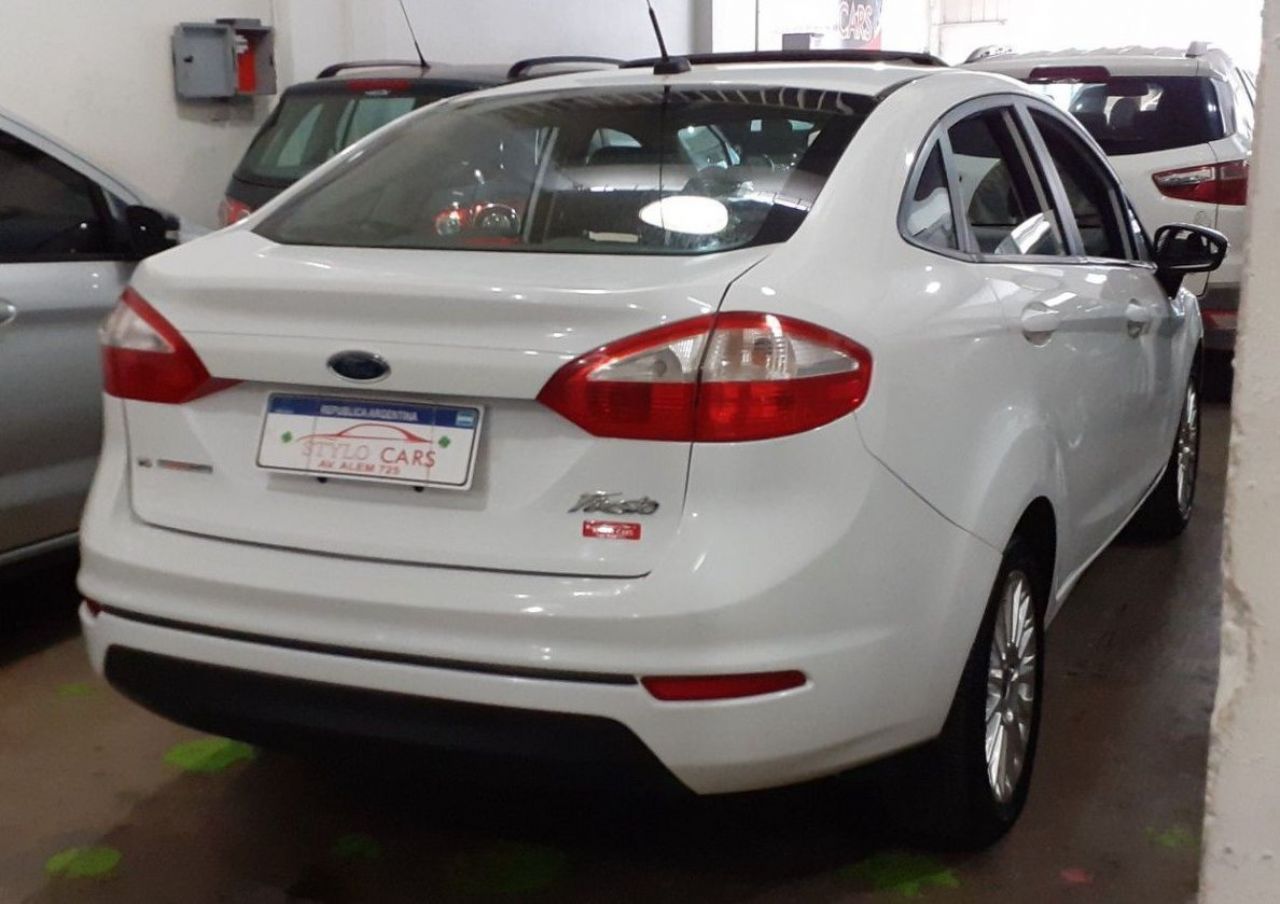 Ford Fiesta KD Usado en Córdoba, deRuedas