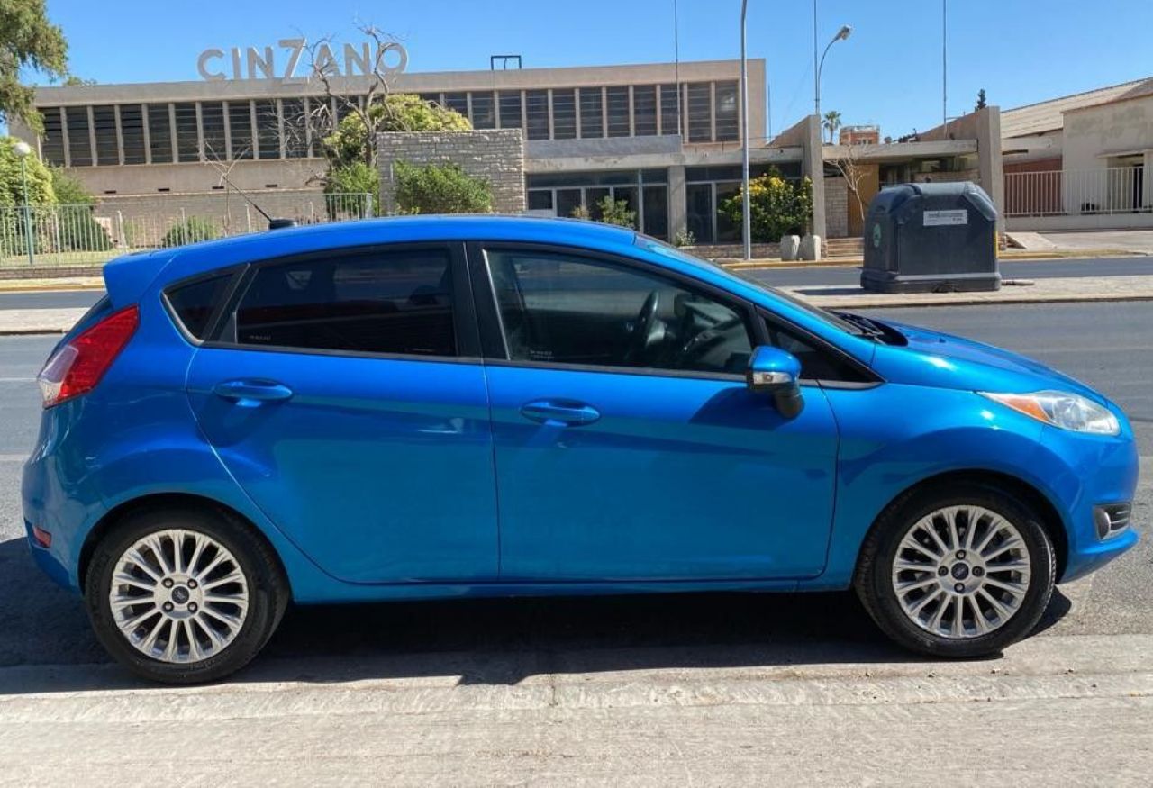 Ford Fiesta KD Usado en San Juan, deRuedas