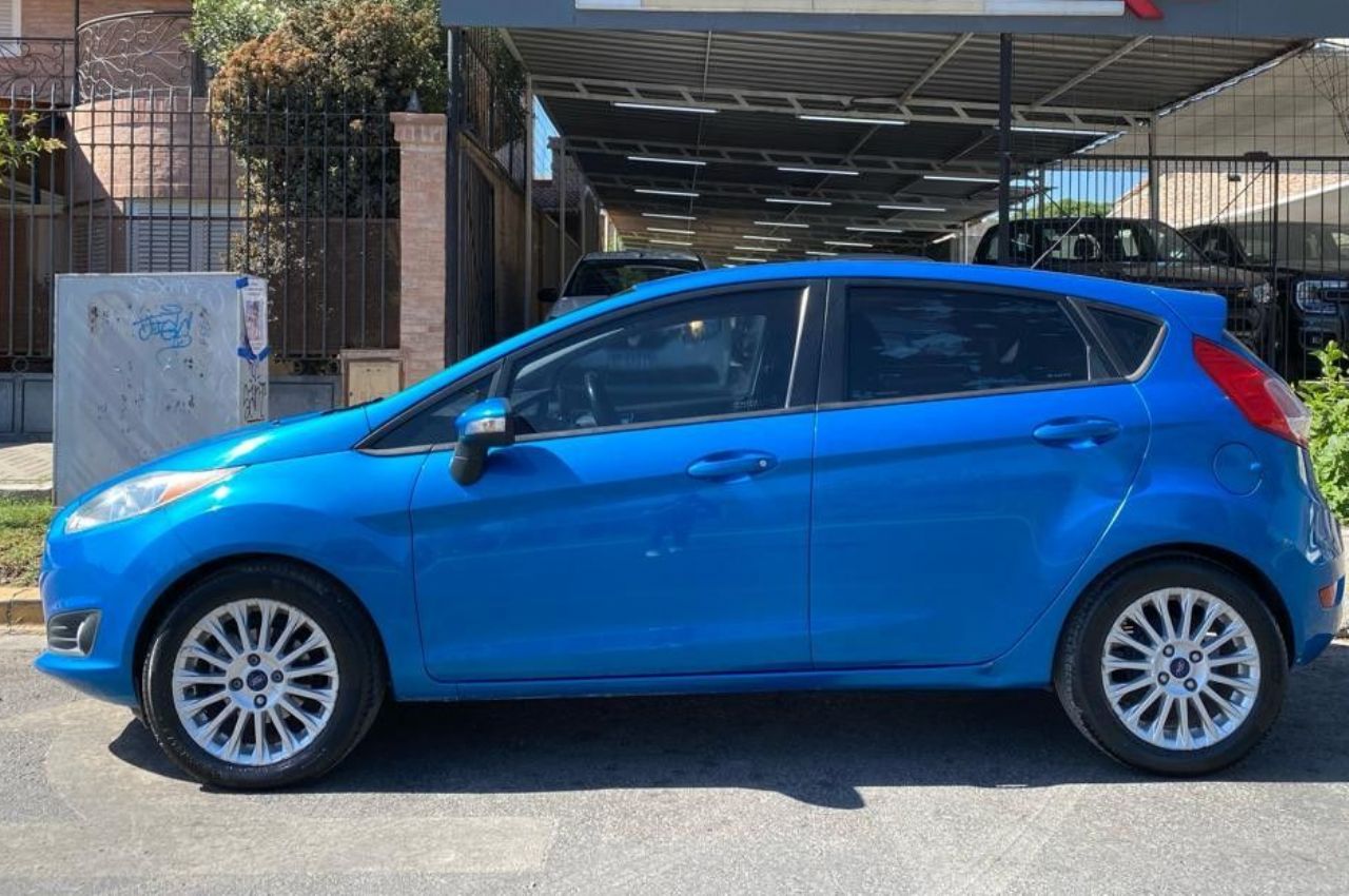 Ford Fiesta KD Usado en San Juan, deRuedas