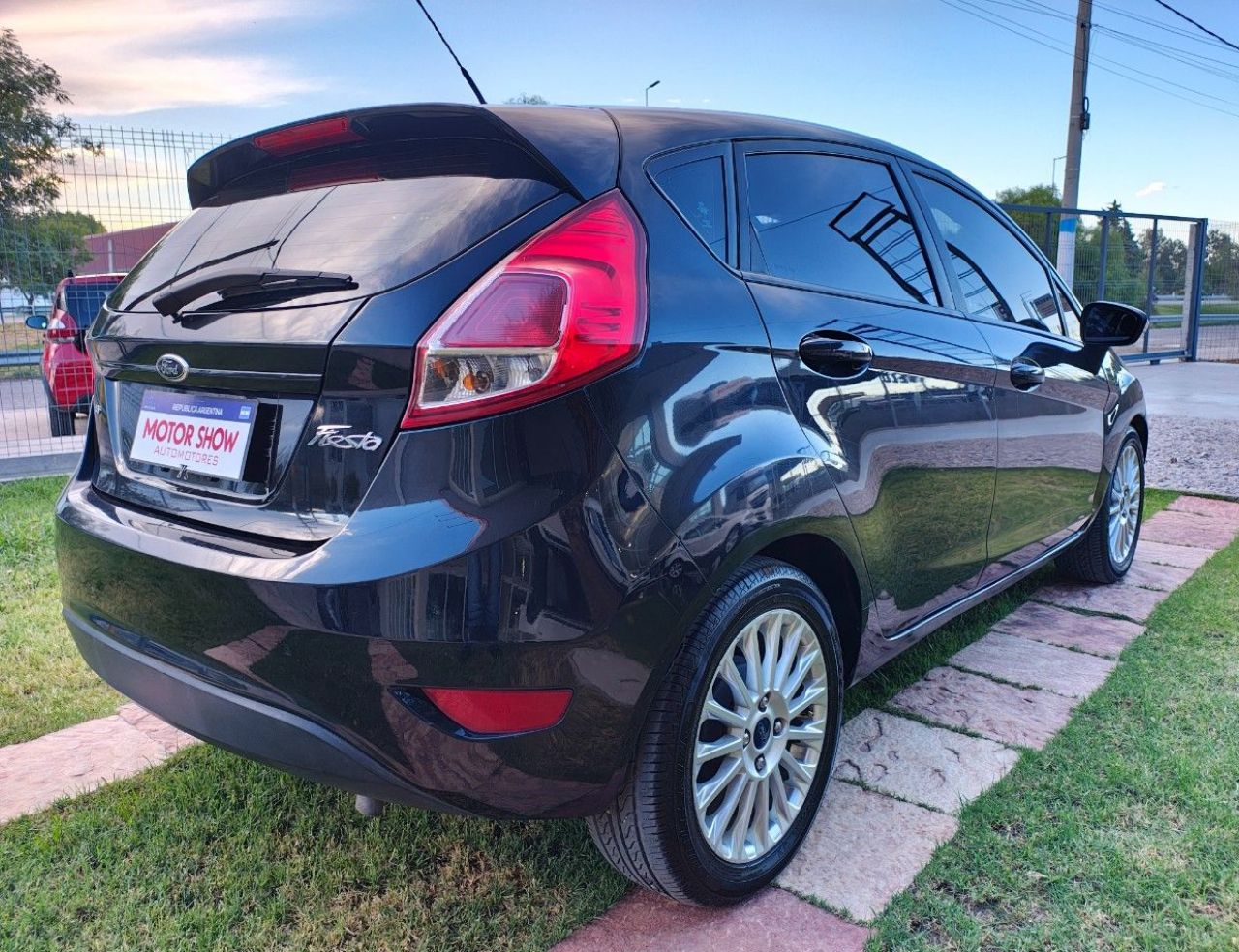 Ford Fiesta KD Usado Financiado en San Juan, deRuedas