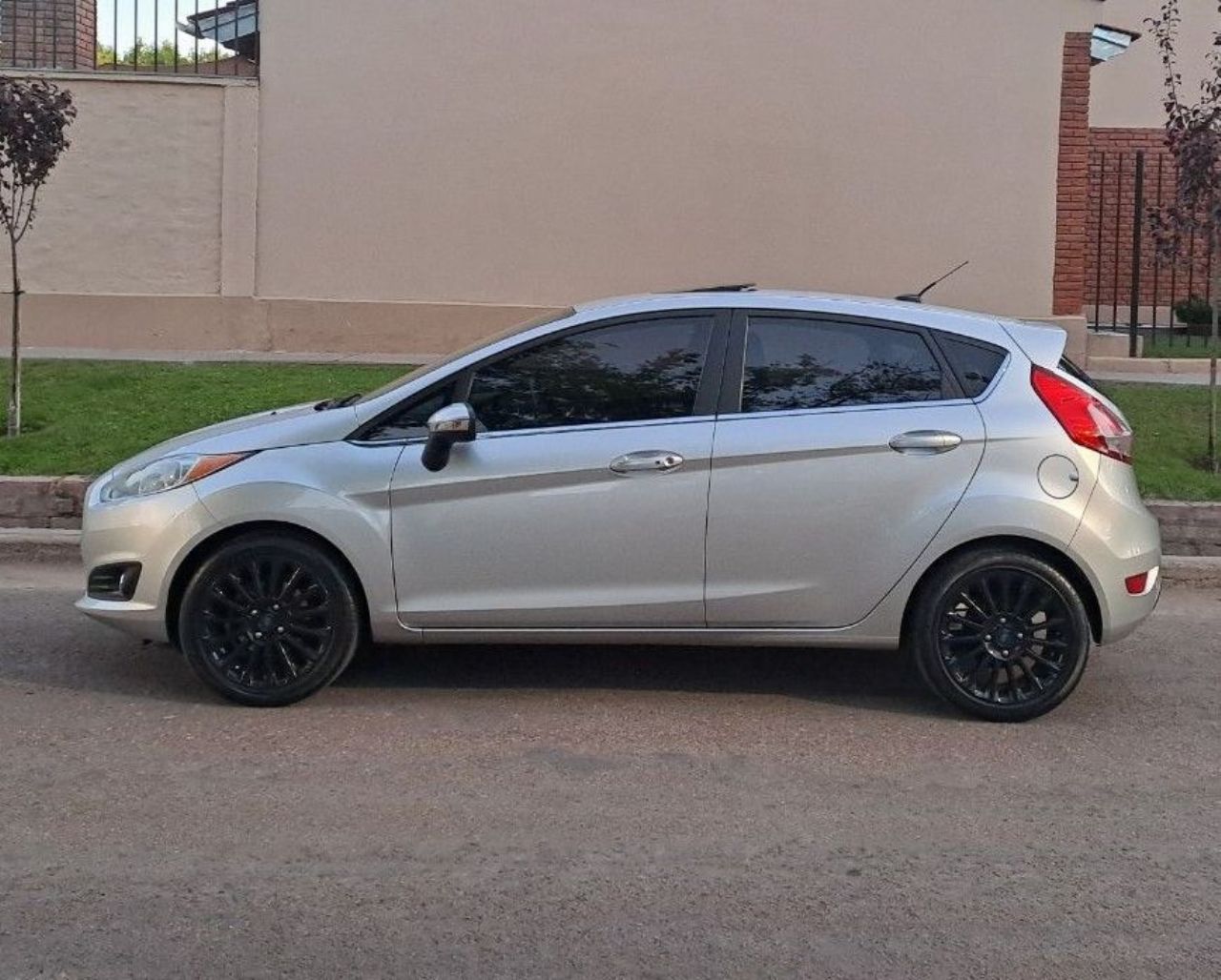Ford Fiesta KD Usado en Mendoza, deRuedas