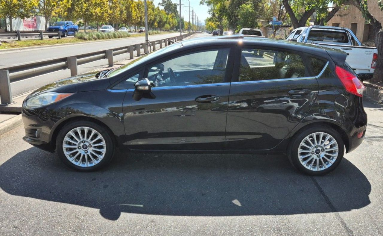 Ford Fiesta KD Usado en Mendoza, deRuedas