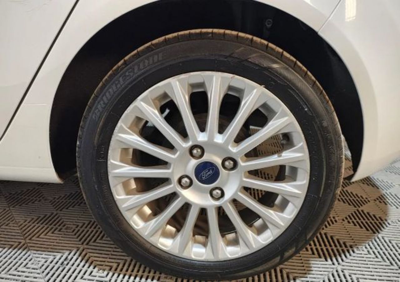 Ford Fiesta KD Usado en Córdoba, deRuedas