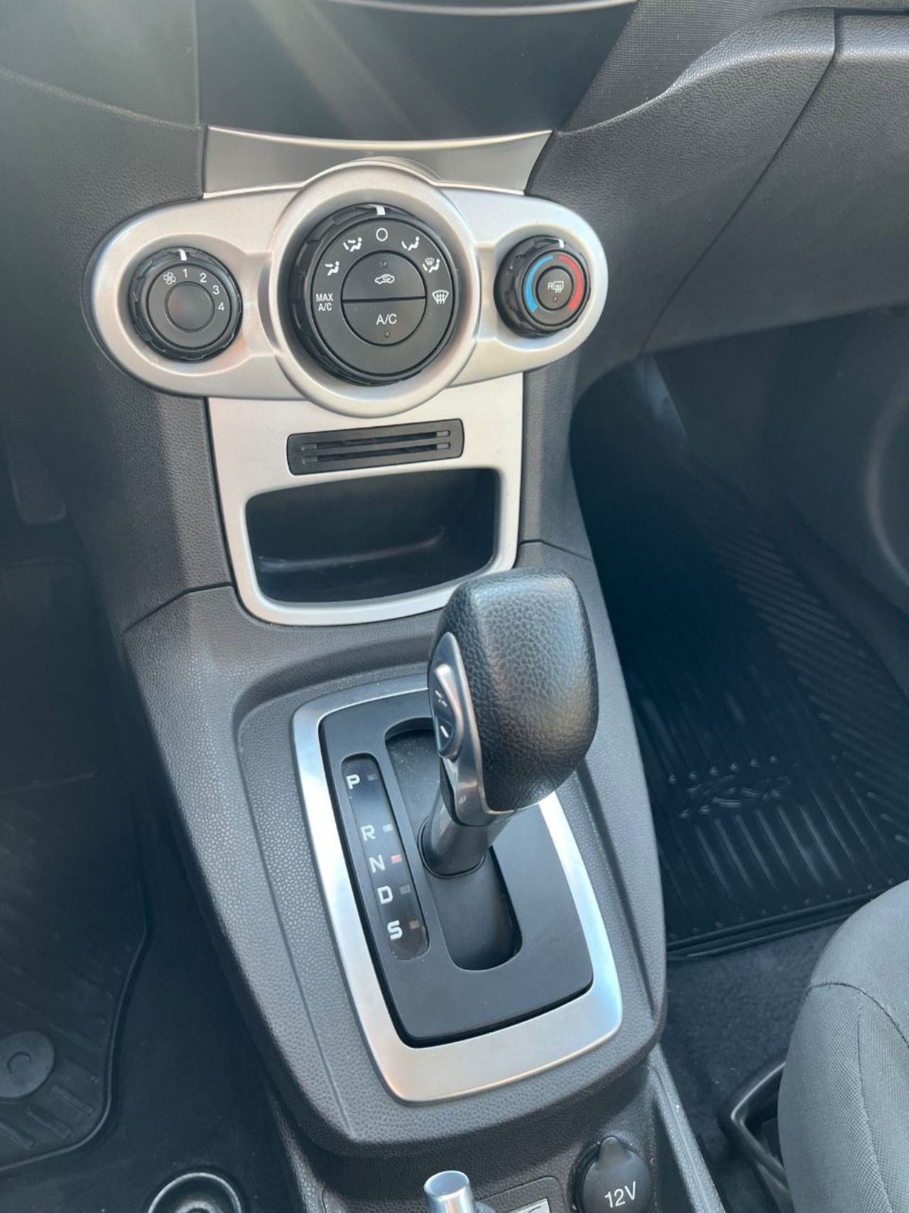 Ford Fiesta KD Usado en Mendoza, deRuedas