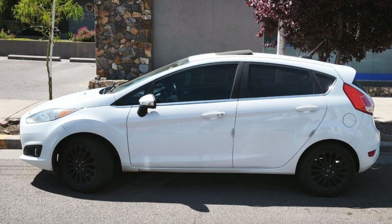 Ford Fiesta KD Usado en Mendoza, deRuedas