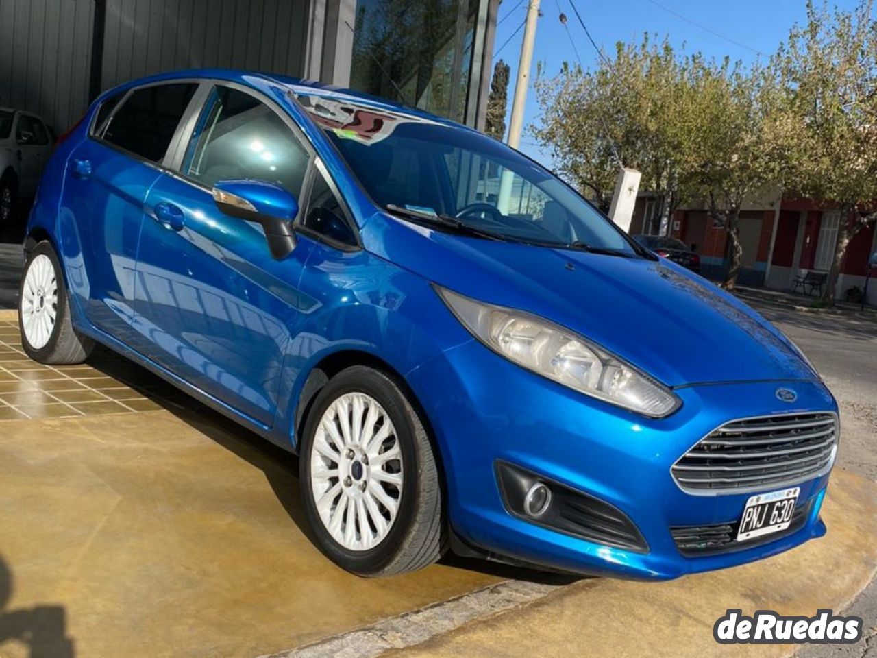 Ford Fiesta KD Usado en San Juan, deRuedas