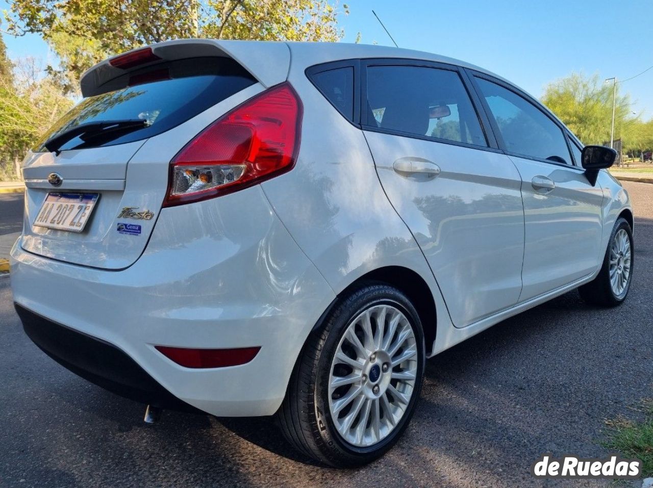 Ford Fiesta KD Usado en Mendoza, deRuedas