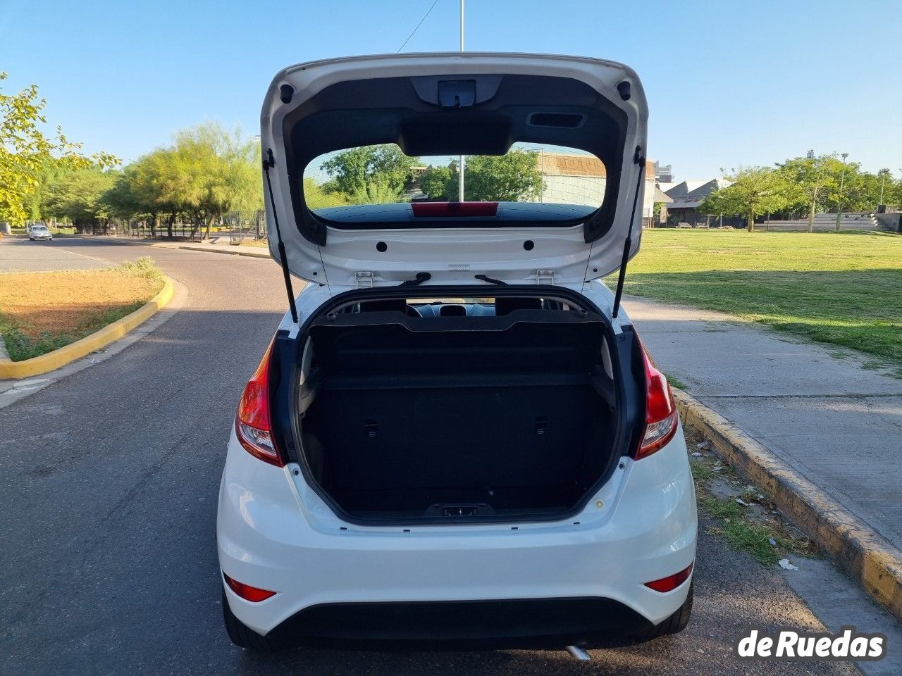 Ford Fiesta KD Usado en Mendoza, deRuedas