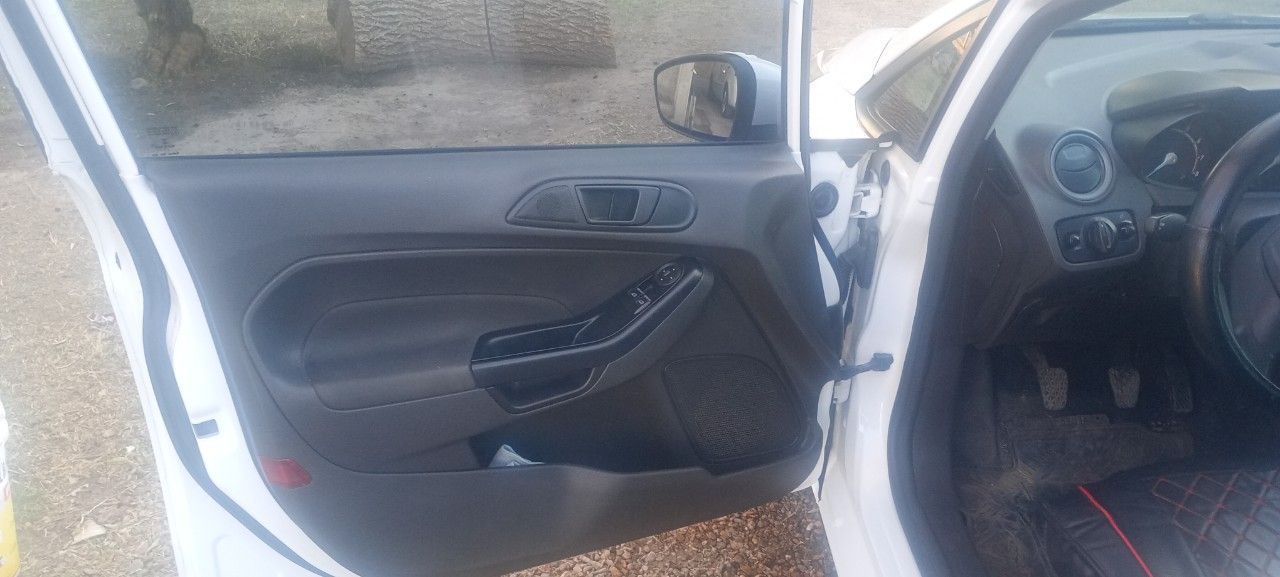 Ford Fiesta KD Usado en Mendoza, deRuedas