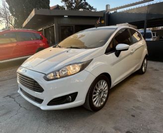 Ford Fiesta KD Usado en Córdoba Financiado