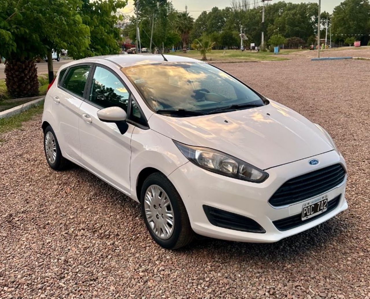 Ford Fiesta KD Usado en Mendoza, deRuedas