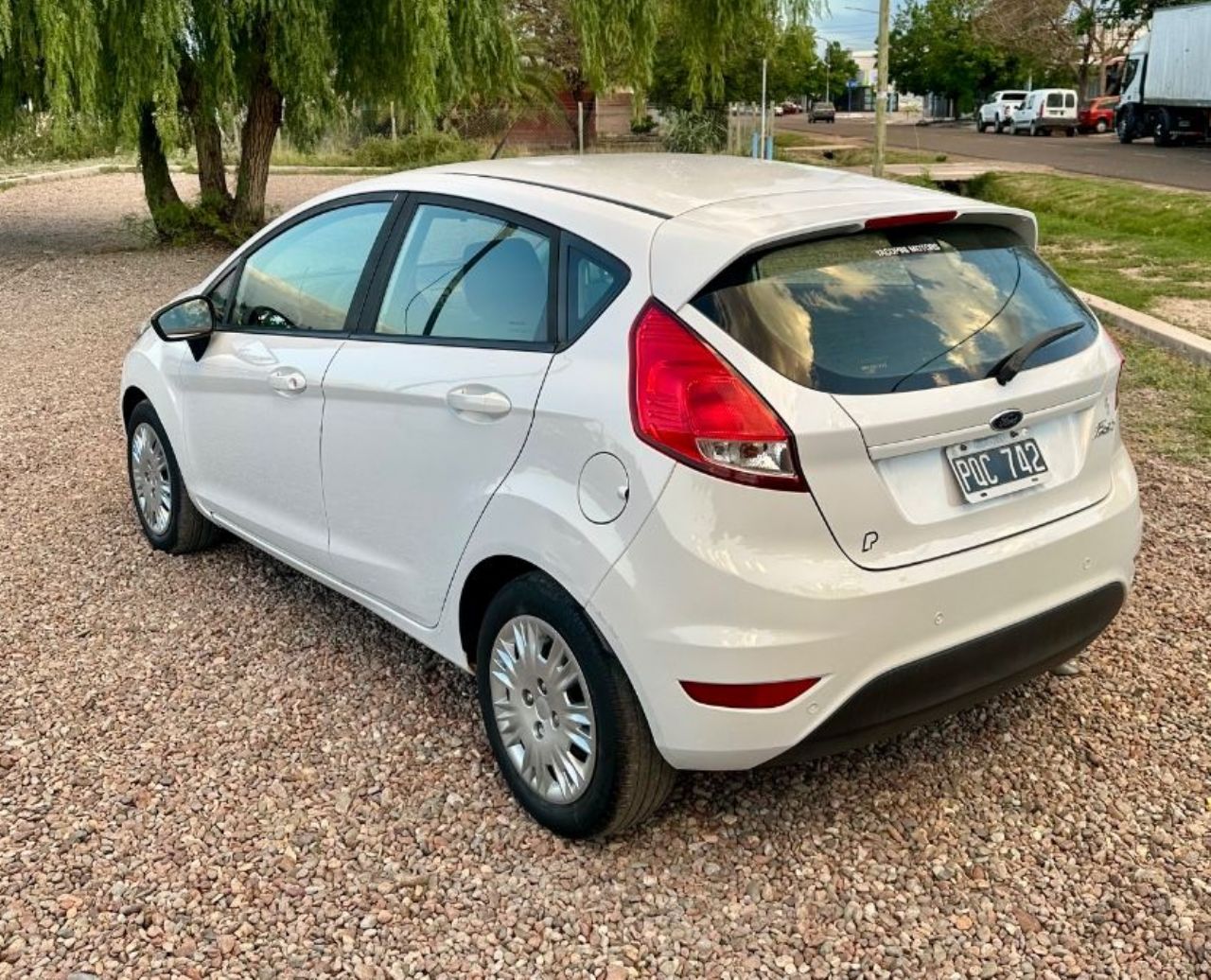 Ford Fiesta KD Usado en Mendoza, deRuedas