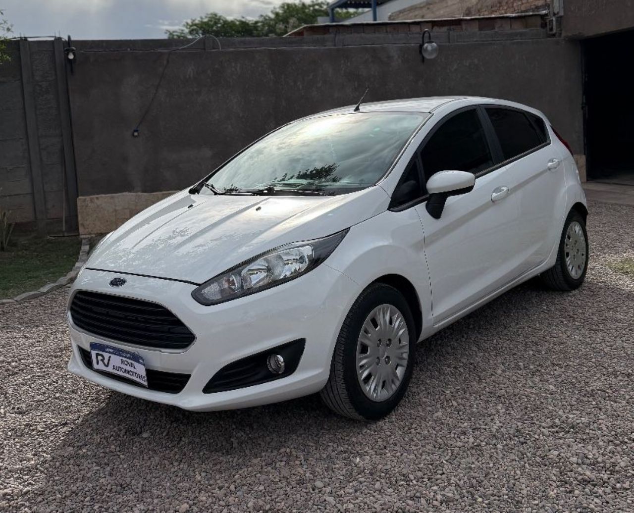 Ford Fiesta KD Usado Financiado en San Juan, deRuedas