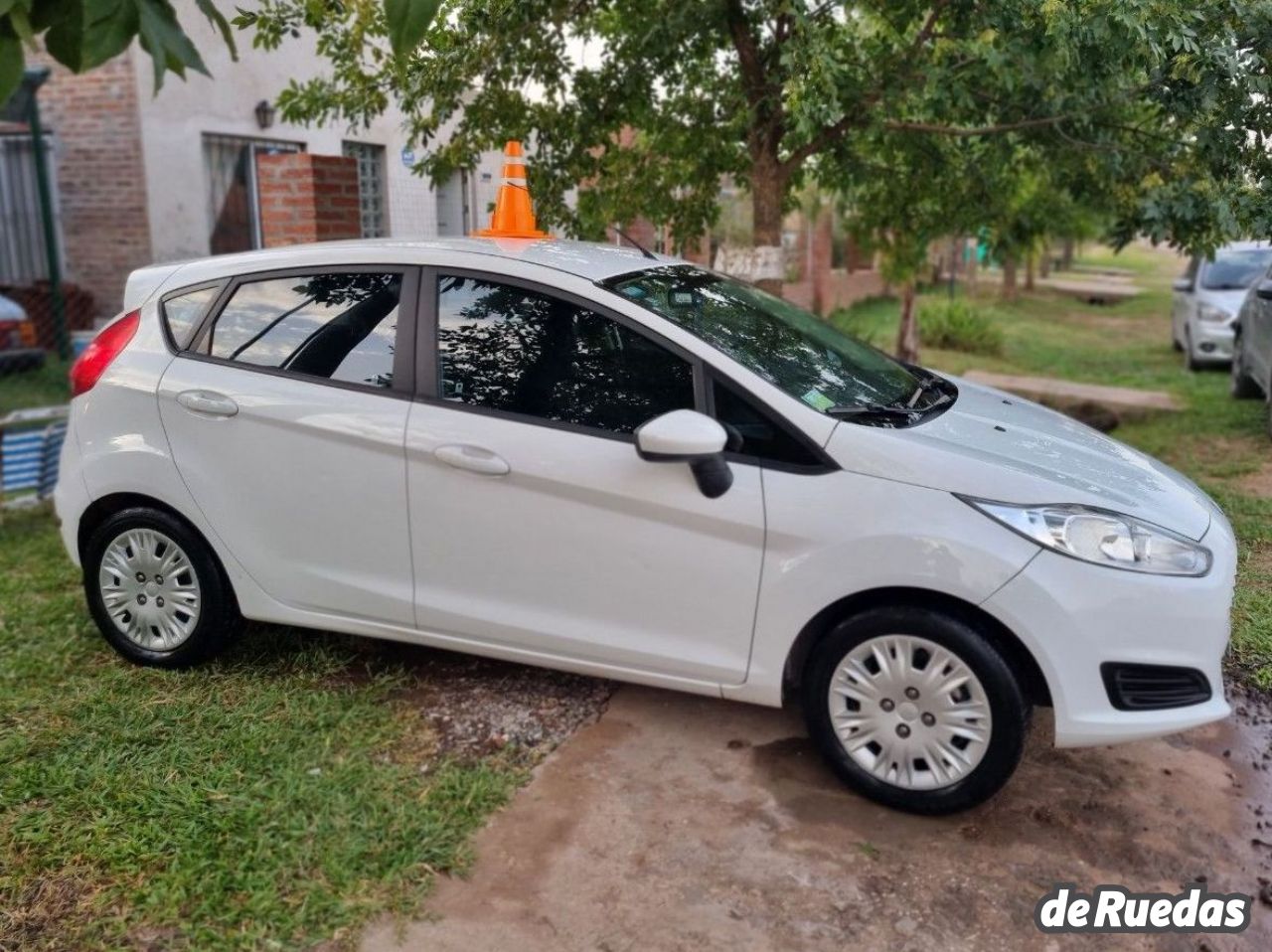 Ford Fiesta KD Usado en Santa Fe, deRuedas