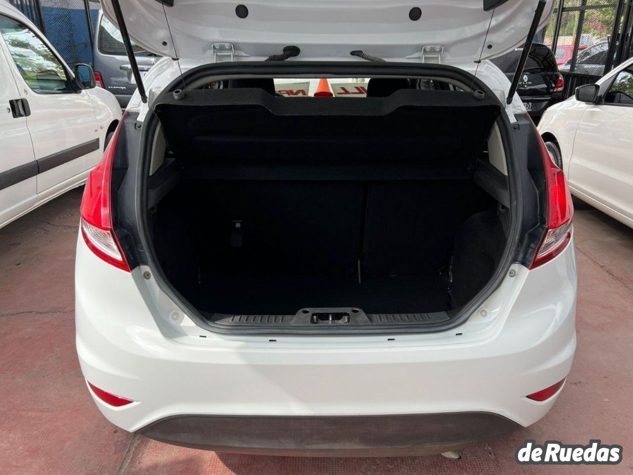 Ford Fiesta KD Usado en Mendoza, deRuedas