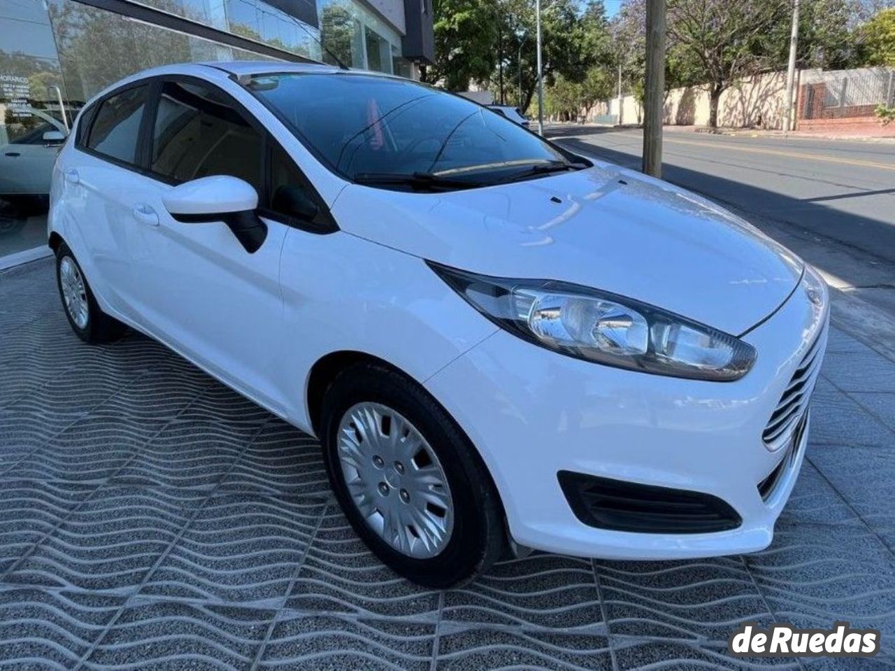 Ford Fiesta KD Usado en Córdoba, deRuedas