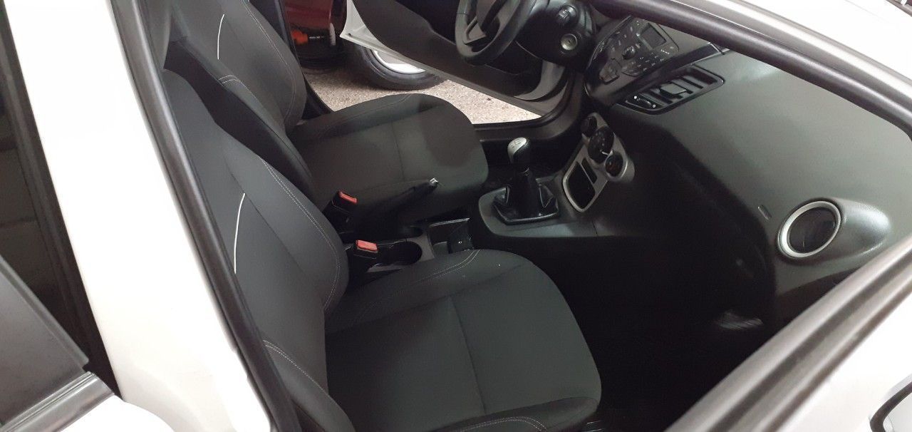 Ford Fiesta KD Usado en Córdoba, deRuedas