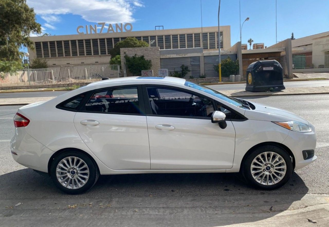 Ford Fiesta KD Usado Financiado en San Juan, deRuedas