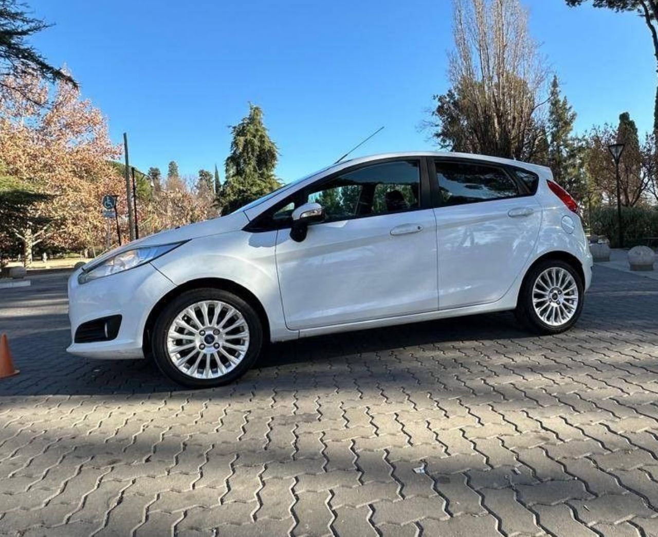 Ford Fiesta KD Usado Financiado en Mendoza, deRuedas