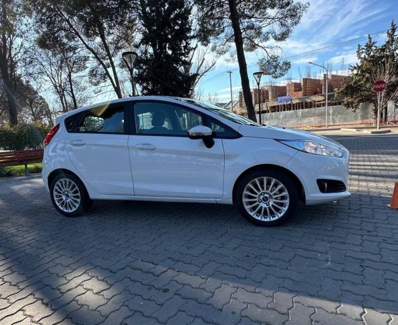Ford Fiesta KD Usado Financiado en Mendoza, deRuedas