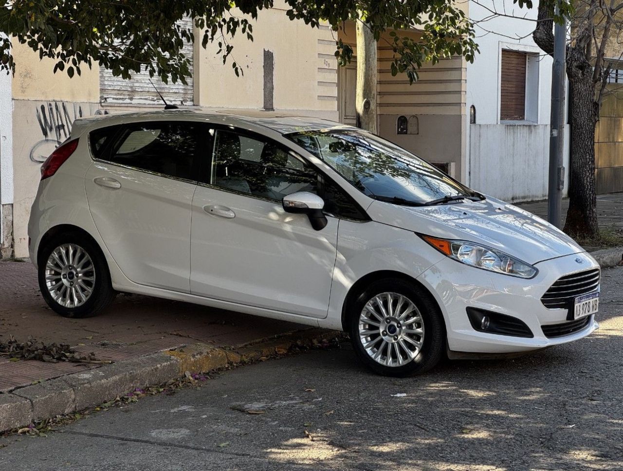 Ford Fiesta KD Usado en Córdoba, deRuedas