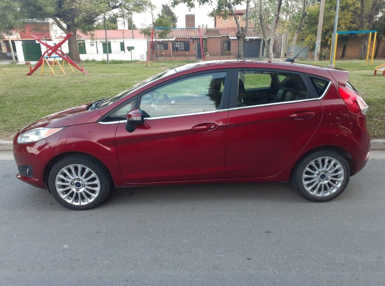 Ford Fiesta KD Usado en Córdoba, deRuedas