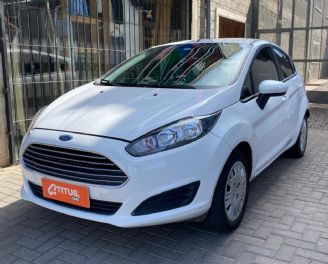 Ford Fiesta KD Usado en Córdoba Financiado