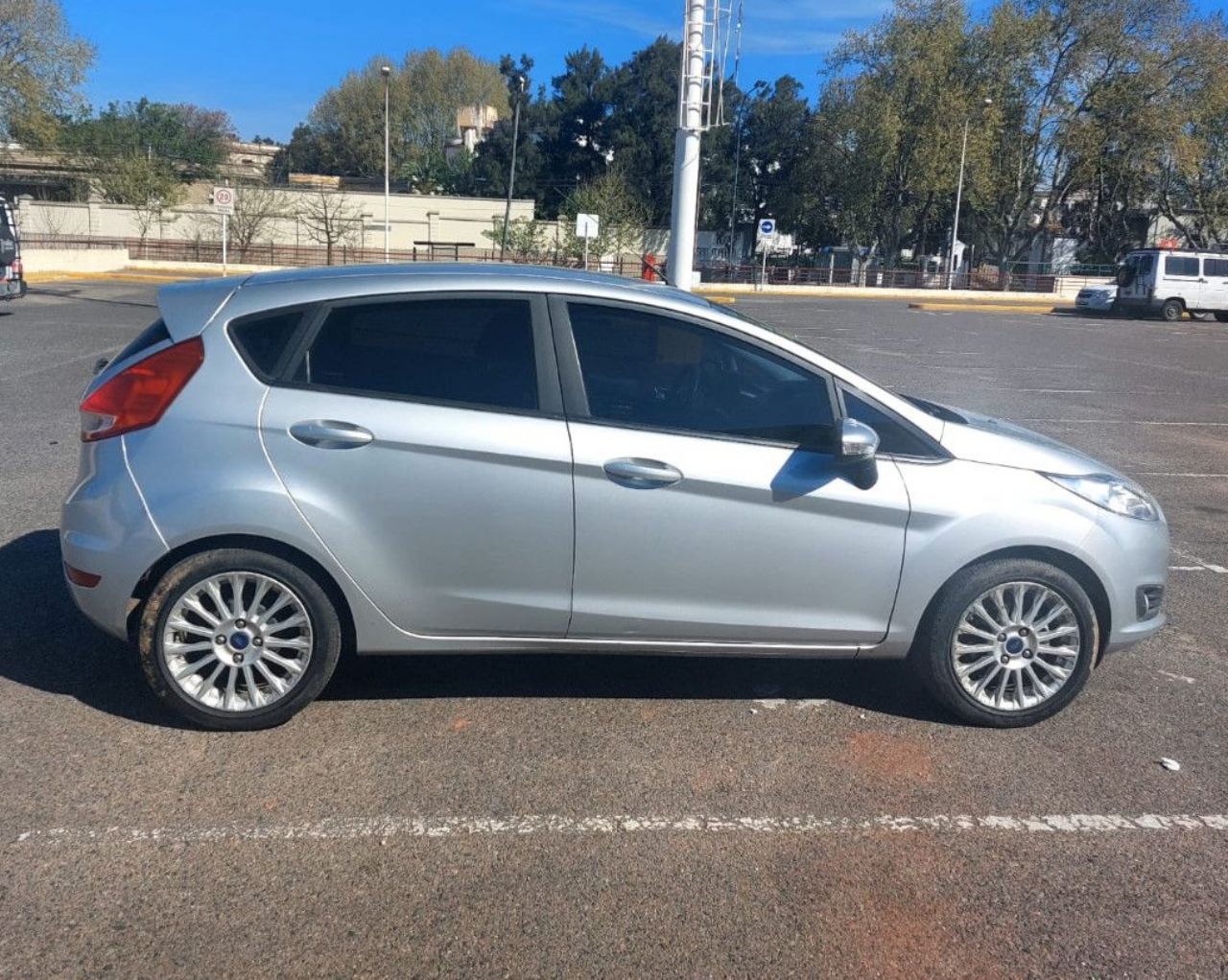 Ford Fiesta KD Usado en Buenos Aires, deRuedas