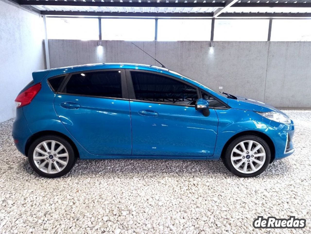Ford Fiesta KD Usado en Córdoba, deRuedas