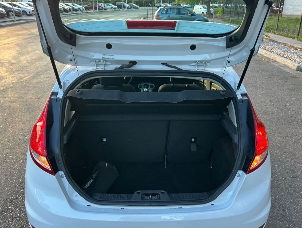Ford Fiesta KD Usado Financiado en Mendoza, deRuedas