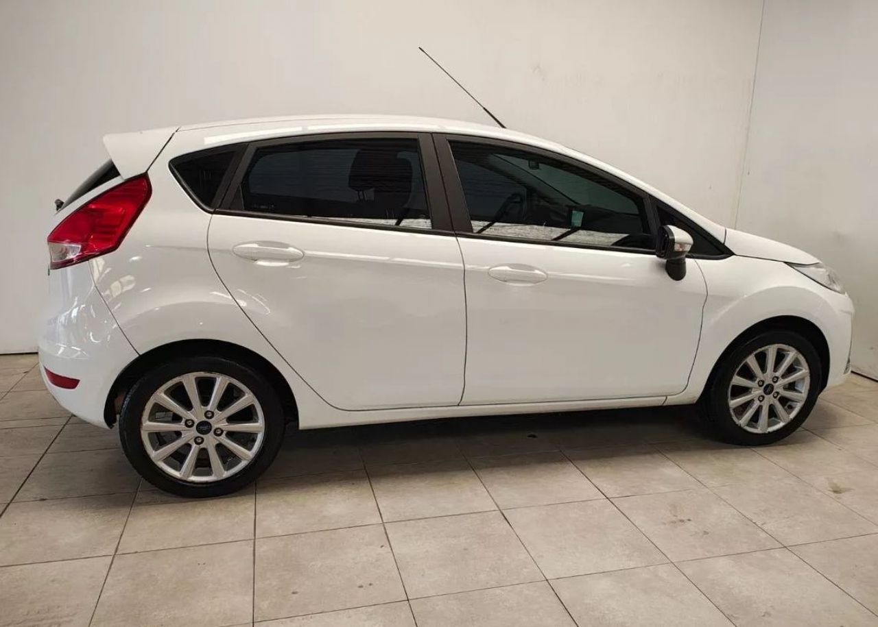 Ford Fiesta KD Usado en Córdoba, deRuedas