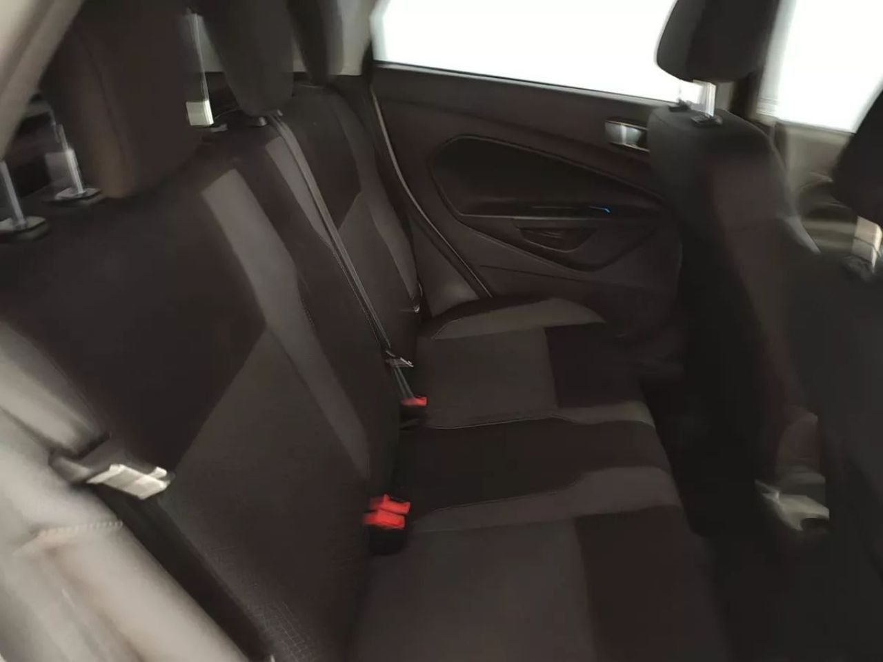 Ford Fiesta KD Usado en Córdoba, deRuedas