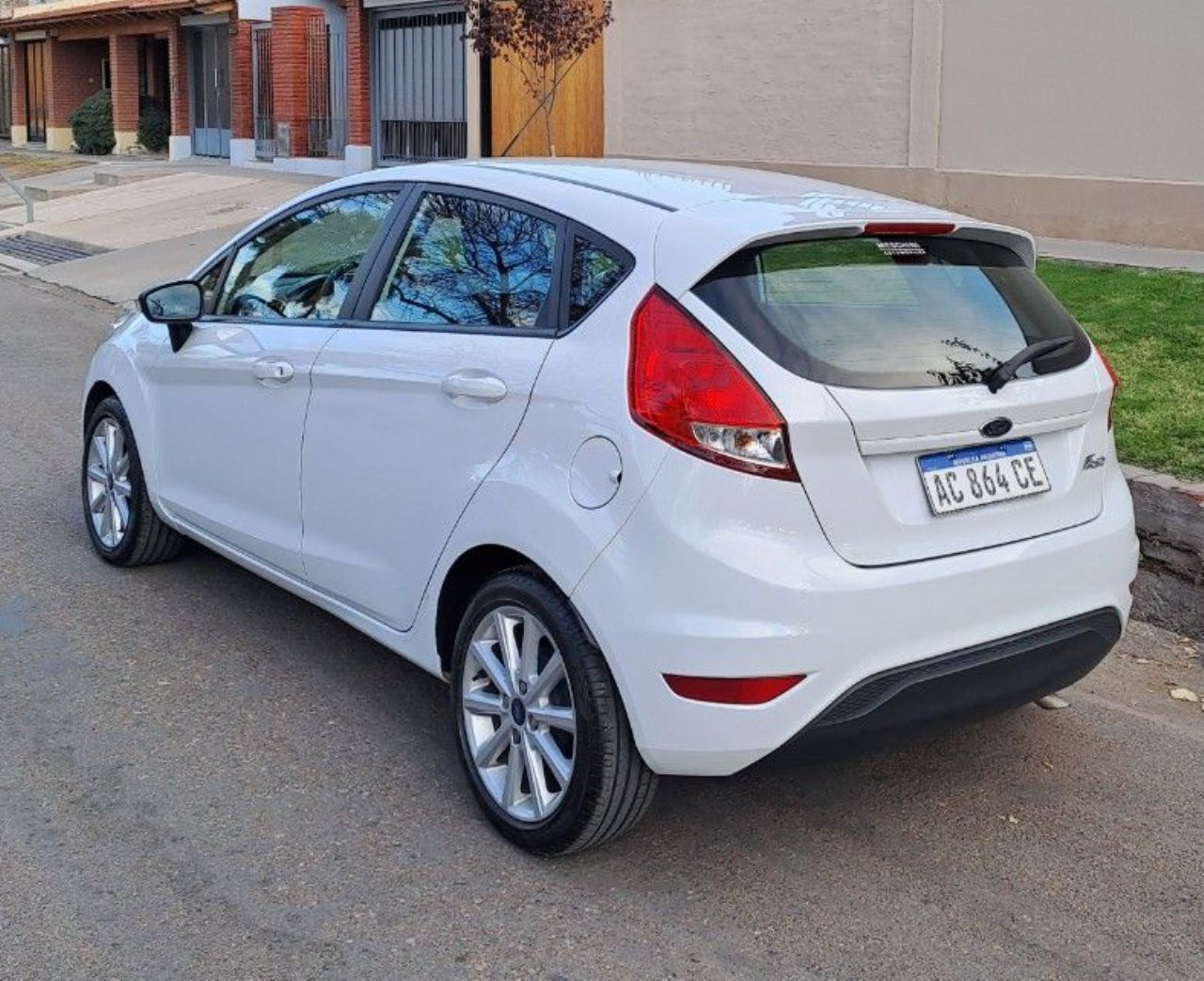 Ford Fiesta KD Usado en Mendoza, deRuedas