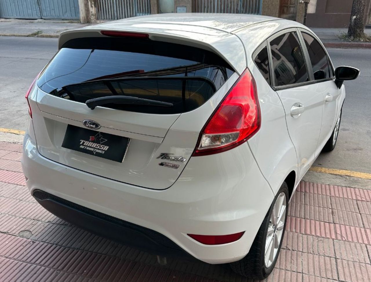 Ford Fiesta KD Usado en Córdoba, deRuedas