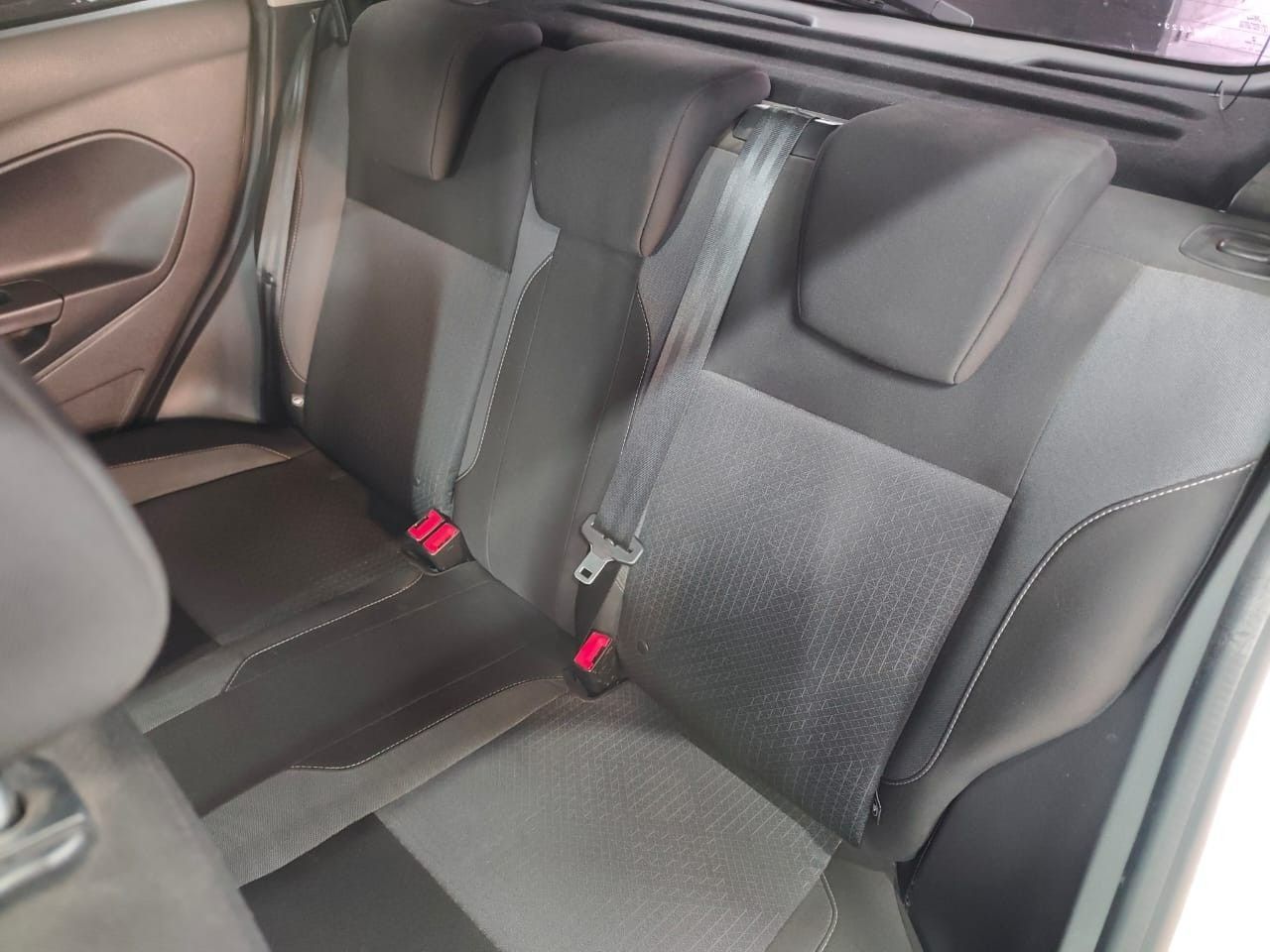 Ford Fiesta KD Usado en Córdoba, deRuedas