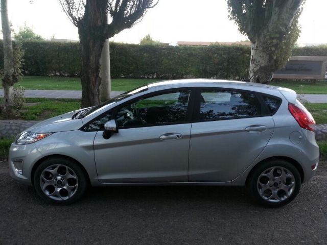 Ford Fiesta Kinetic Usado en Mendoza, deRuedas