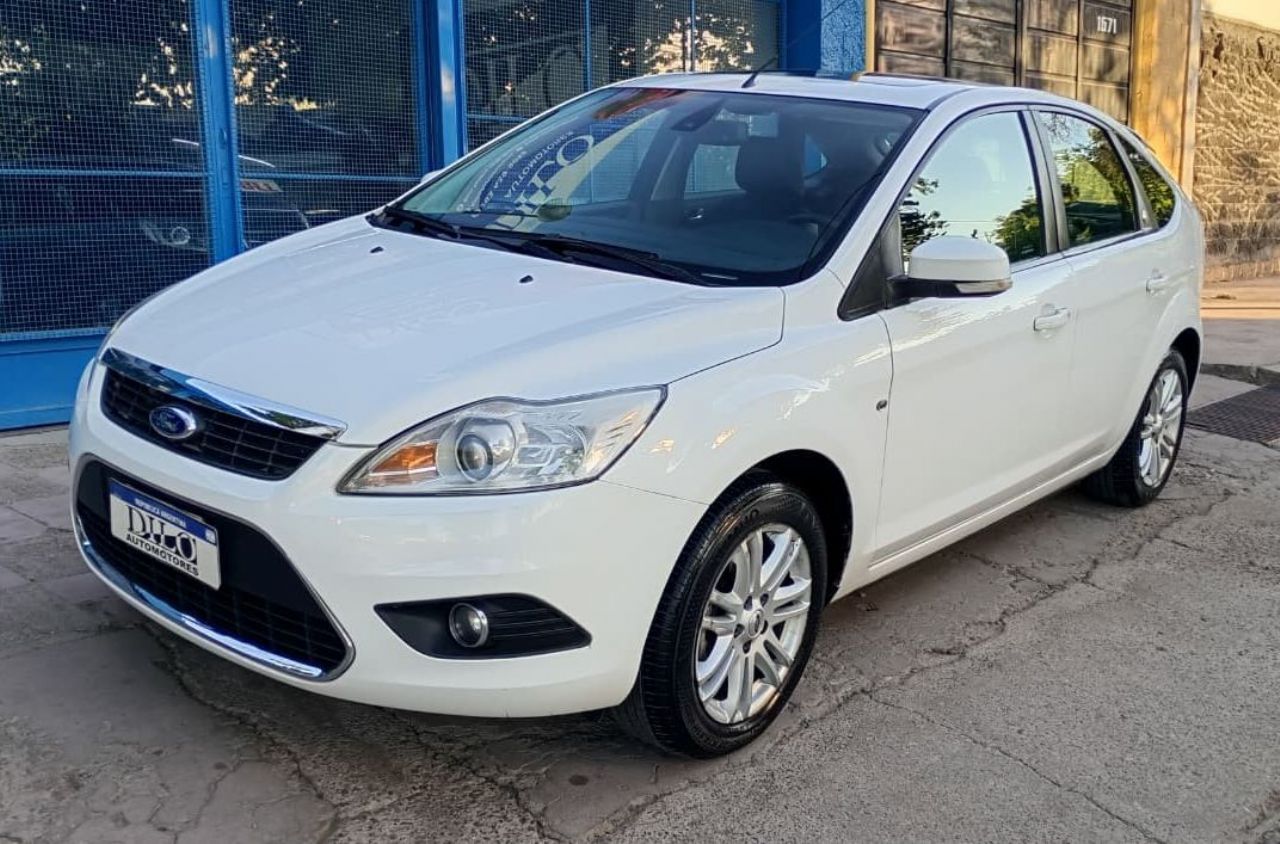 Ford Focus Usado Financiado en Mendoza, deRuedas