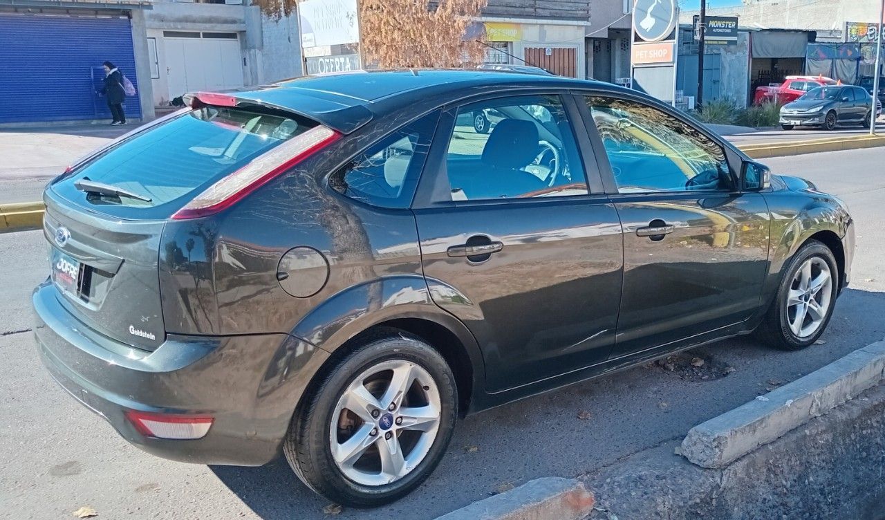 Ford Focus Usado Financiado en Mendoza, deRuedas