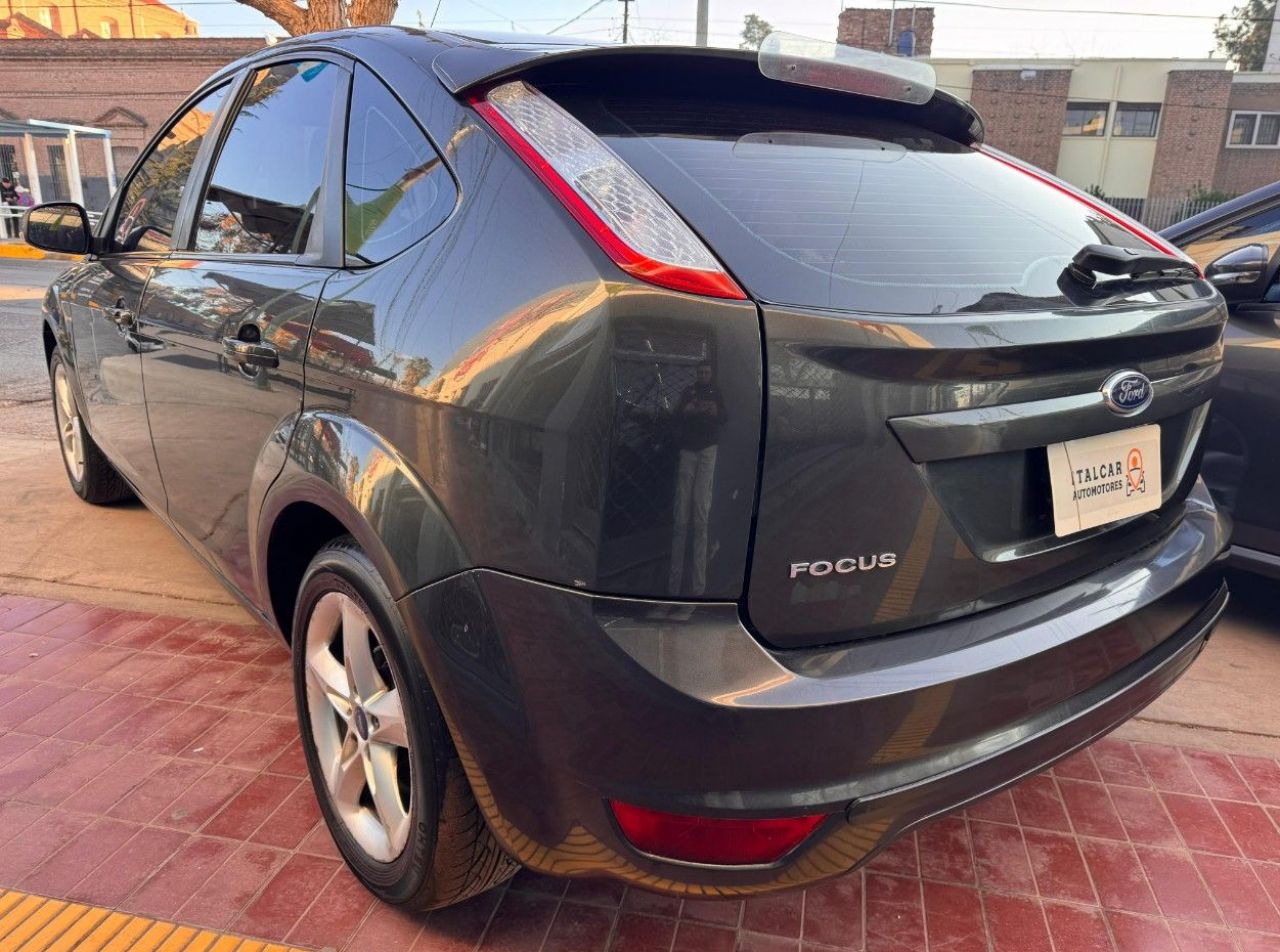 Ford Focus Usado Financiado en Mendoza, deRuedas