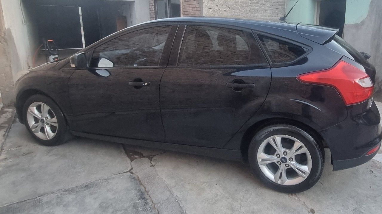 Ford Focus Usado Financiado en Mendoza, deRuedas