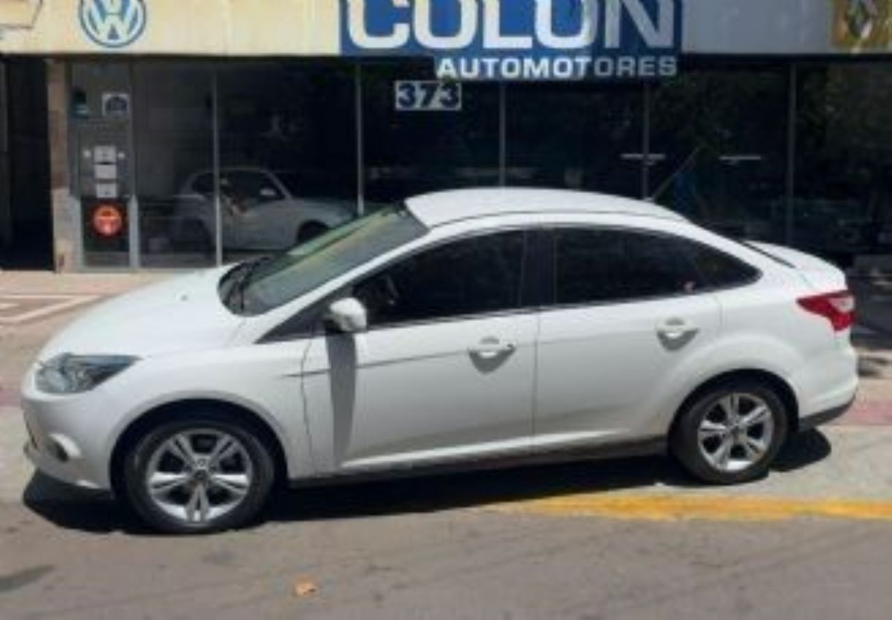 Ford Focus Usado Financiado en Mendoza, deRuedas