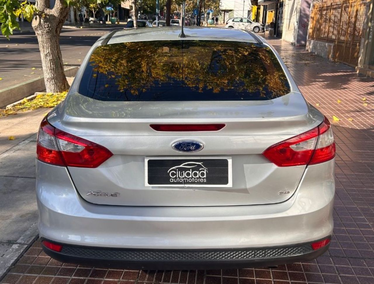 Ford Focus Usado Financiado en Mendoza, deRuedas