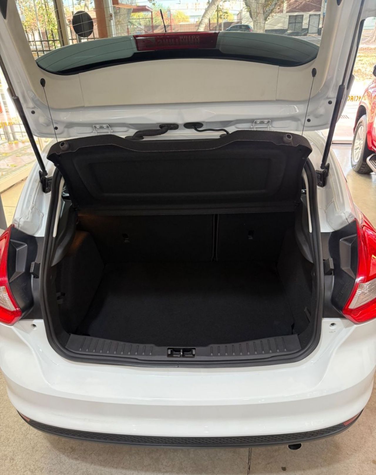 Ford Focus Usado Financiado en Mendoza, deRuedas