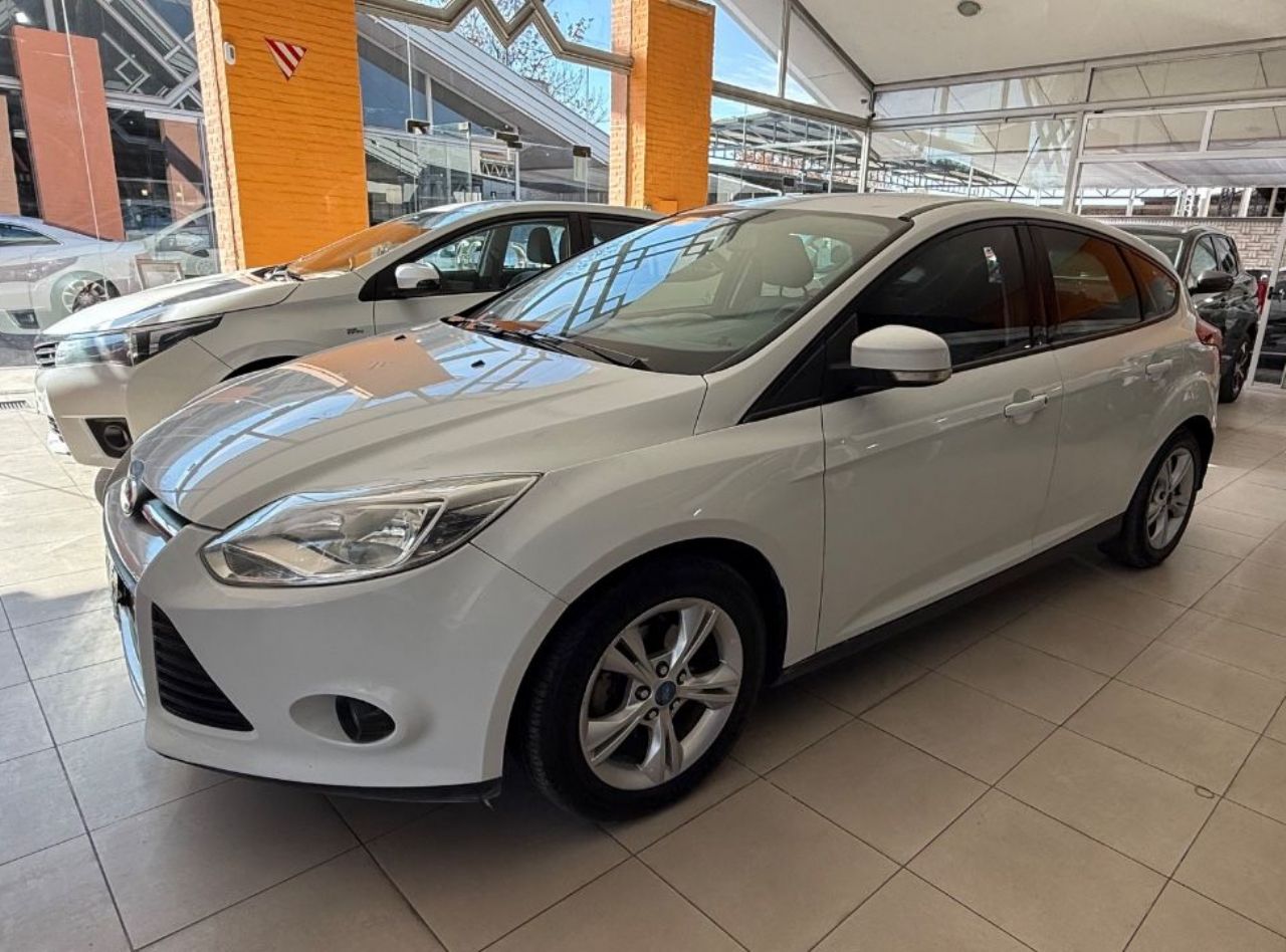 Ford Focus Usado Financiado en Mendoza, deRuedas