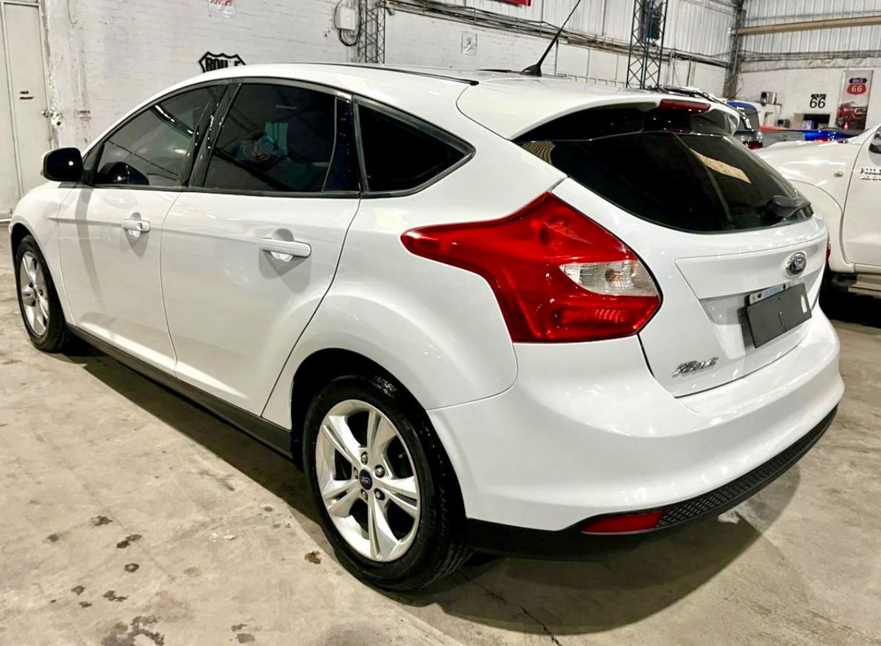 Ford Focus Usado Financiado en Mendoza, deRuedas