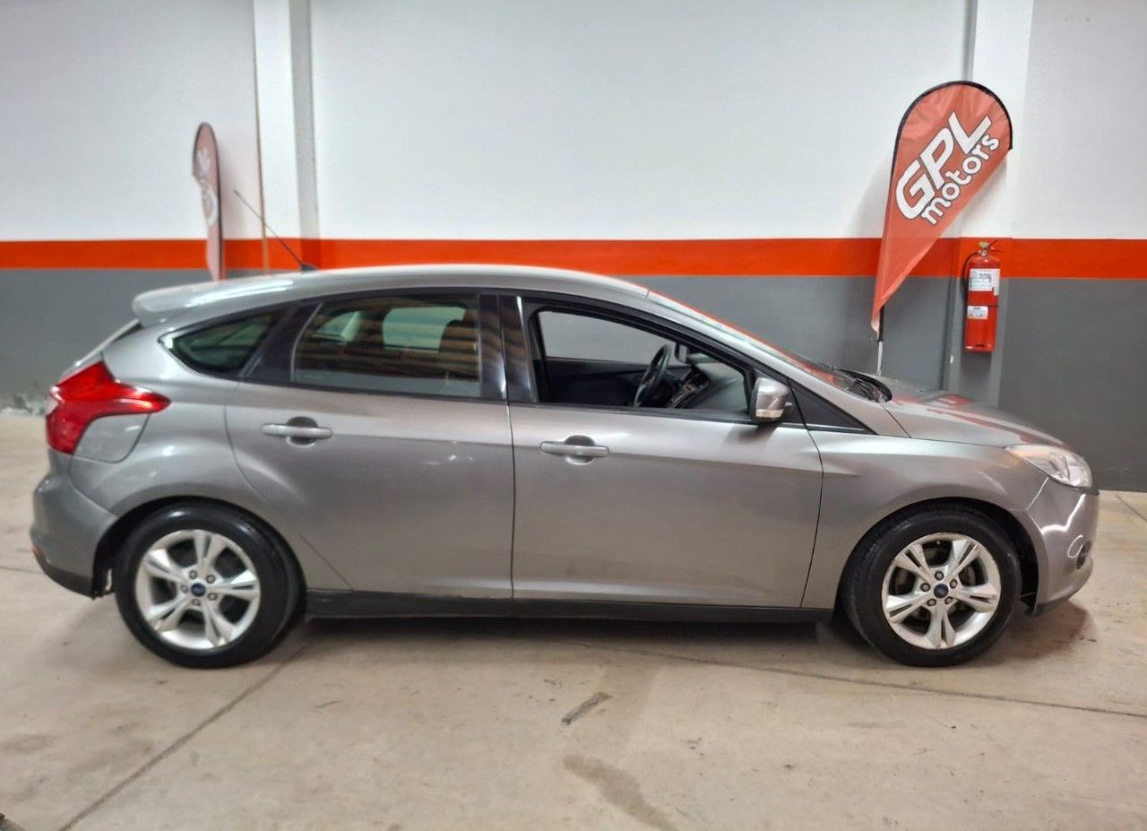 Ford Focus Usado Financiado en Mendoza, deRuedas