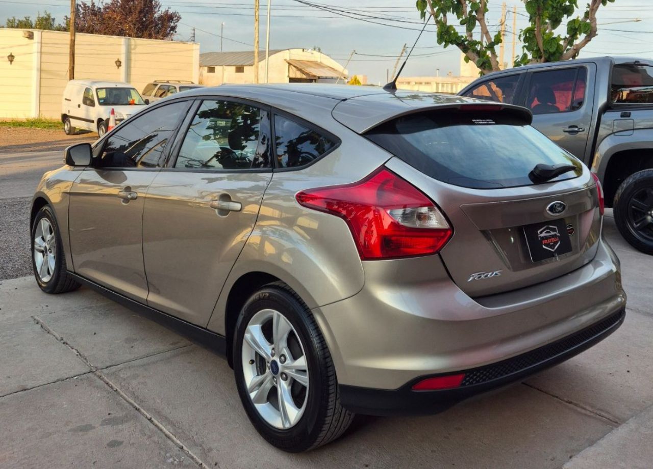 Ford Focus Usado Financiado en Mendoza, deRuedas