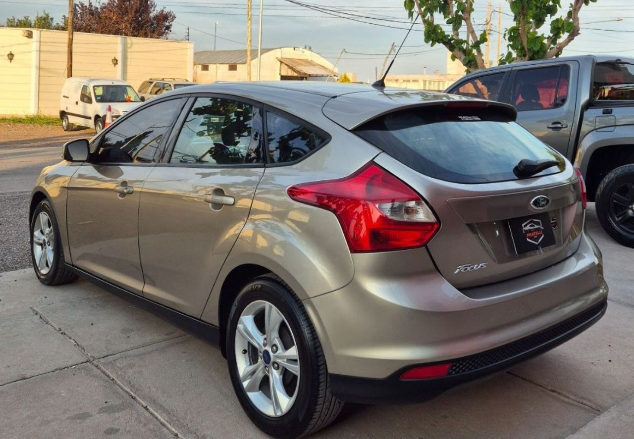 Ford Focus Usado Financiado en Mendoza, deRuedas